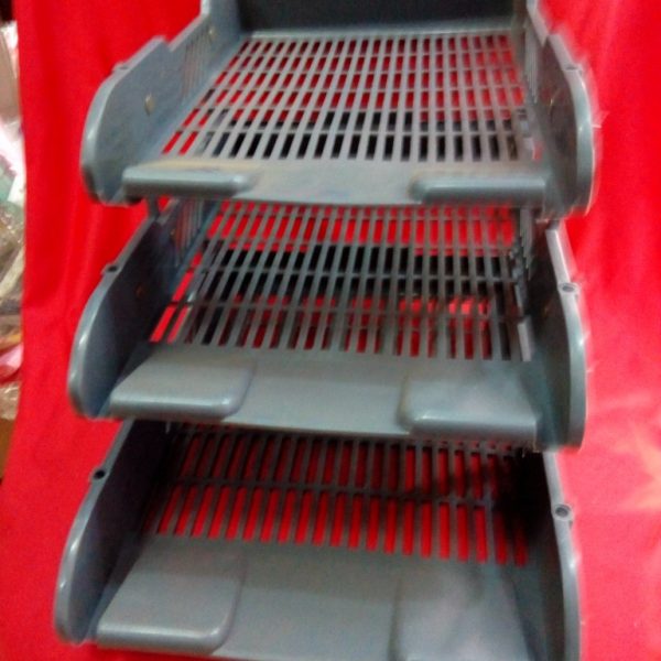 Panier a courrier en plastique 3niveaux